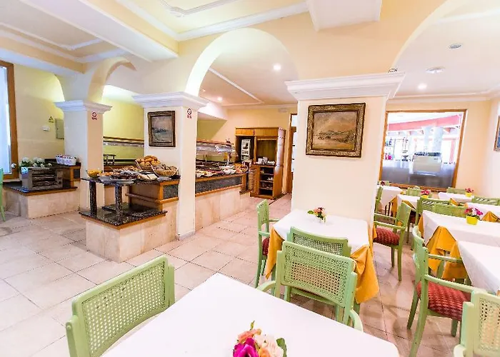 מלון Playas De 3*